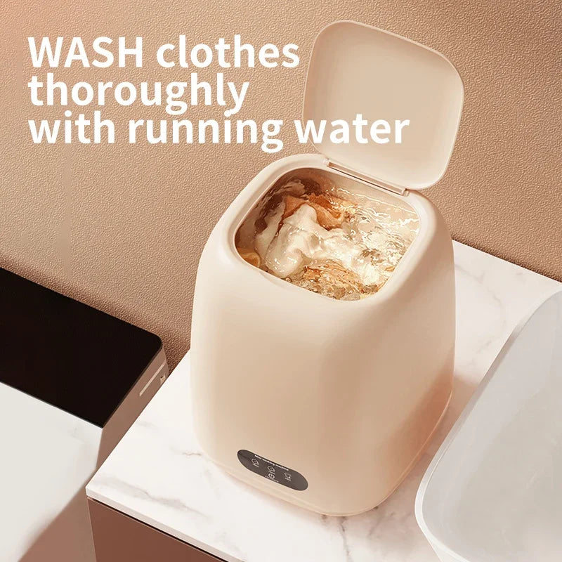 Mini lavatrice Driply in funzione con acqua corrente, dimostrazione di lavaggio efficace e compatto
